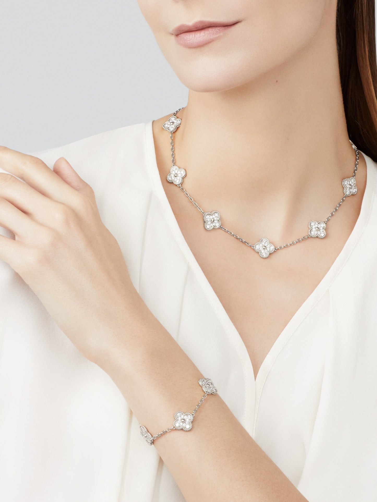 FOUR-LEAF CLOVER NECKLACE LAVISH 10 DESIGNS - SILVER